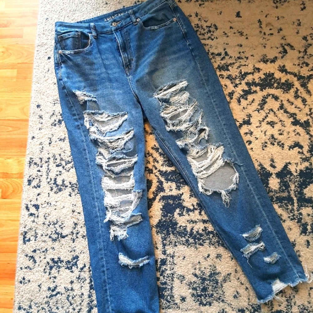 American Eagle Distressed Curvy Mom Jean